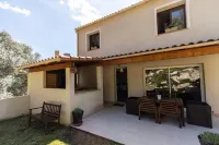 New accommodation, summer kitchen, terrace, garden Hotels in Olmeto