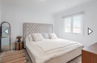 Modern Cozy Cottage 2mins from lake/family friendly w fire pit! 1hr from Toronto