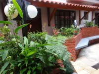 HOUSES AND GARDENS IN CONDOMINIUM CLOSED NEAR THE BEACH Hotel a 