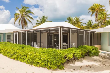 Cozy beach cottage at Sea Lodges, Cayman Kai Отели в г. Rum Point