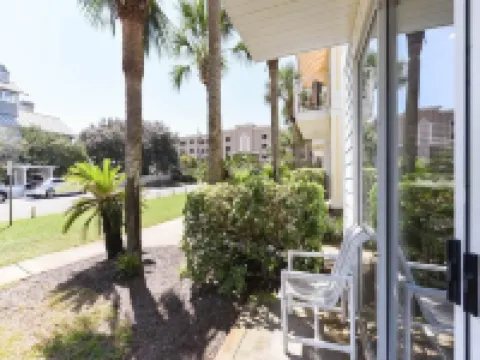 Nantucket Cottage #11B - Downstairs Cottage
