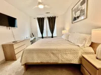 Elegant 2 King Beds Southside with Pool and Gym Near Mayo Clinic UNF and Beaches