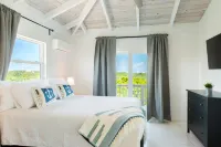 Villa DelEvan 4F - 12 min. walk from the pristine Long Bay Beach,