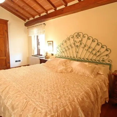 Nice little house near the beach with a nice garden. Air conditioning.