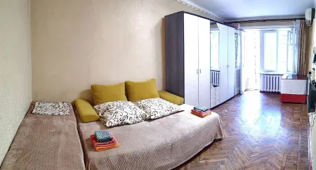 Apartment More. Shevchenko Avenue / French Boulevard Отели рядом с достопримечательностью «Храм святого апостола Луки»