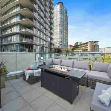 Luxury 3 Bedroom Townhome in Downtown Vancouver with Rooftop Patio Others