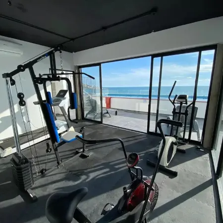 Moderno departamento con alberca, 200m al malecón