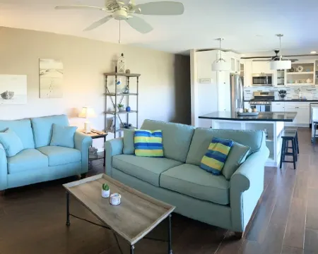Updated 1BR/1BA - "Island Sol" with fantastic views Hotels in Northside