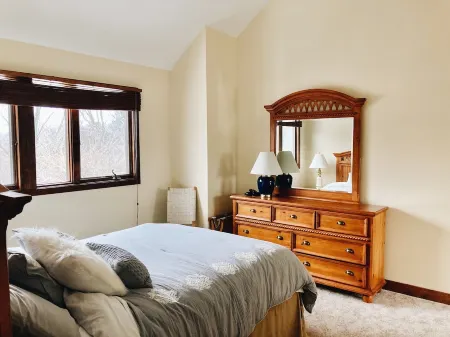 Gorgeous 3 Bedroom 3 Bathroom Getaway on Lake Galena