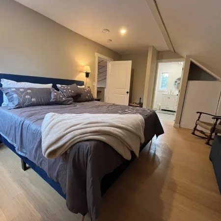 The Gallery /Spa House in picturesque Oceanside community