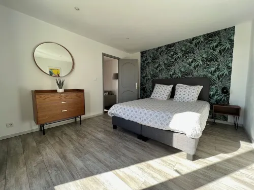 Ground floor with swimming pool and large terrace Hotels in Draguignan