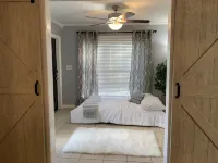 NEW !! Sarasota House w HEATED Pool 3 bed/3 bath plus bonus room w futon