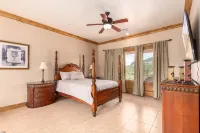 Unique home with mountain views close to downtown Hotels near Retablo