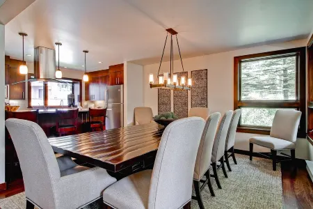 Luxury Vail Residence • Private Hot Tub • 3 Bedrooms + Den
