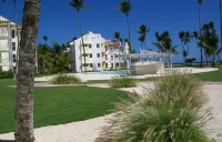 Beachfront Playa Turquesa 2 BR/2 BA Penthouse Condo W/Rooftop 50mbps WIFI