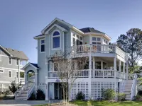MarshMellow! Corolla Beach House with Unbelievable Sunsets Hotels in Corolla