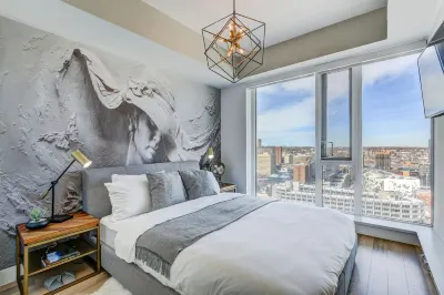 Next to Bmo/saddledome Downtown Calgary 2 bedroom Penthouse style condo sleep 6