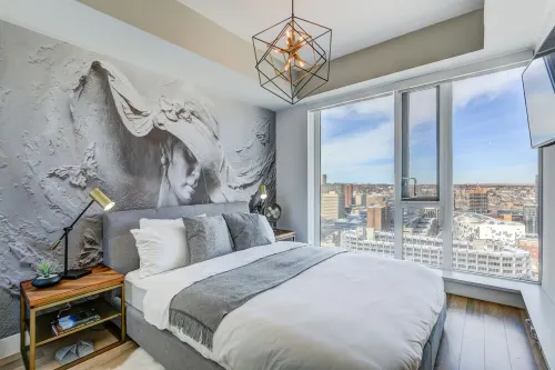 Next to Bmo/saddledome Downtown Calgary 2 bedroom Penthouse style condo sleep 6