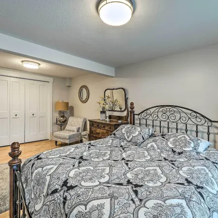 Downtown Grand Haven Apt < 1 Mi to Lake Michigan