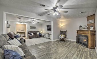 Near Mines and Meadows Spacious Home with Game Room