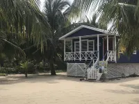 Beach Front Cottage in the heart of Placencia Village