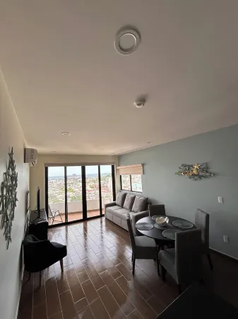 Stunning Ocean view, Cozy apartment in lovely Mazatlán. Wi-Fi, AC, fitness room Отели рядом с достопримечательностью «Old Mazatlan»