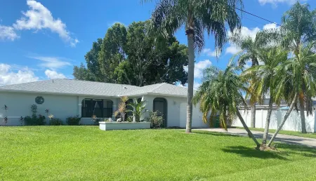 Beautiful villa heated pool and hot tub near fort Myers and Cape coral.