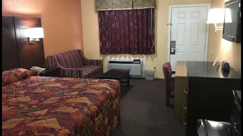 Redwood Inn - White Hall