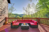 Saltwater Pool and Mtn-View Deck Pigeon Forge Cabin - spa