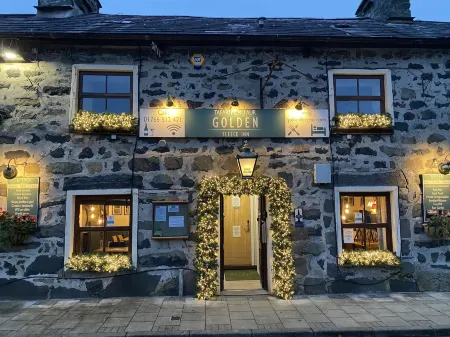 The Golden Fleece Inn