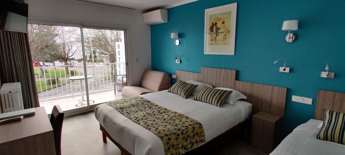 Logis Hôtel les Bleuets Отели в г. Руайан