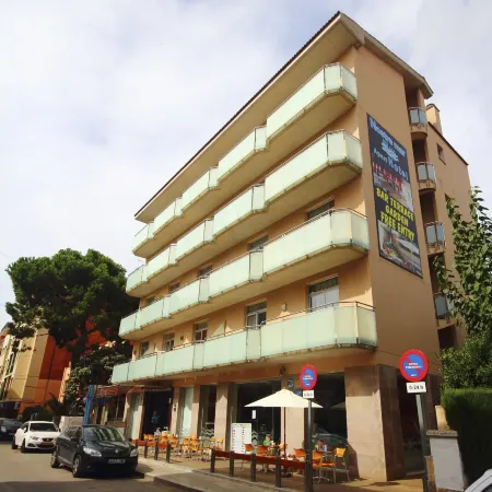 Aqua Hotel Nostre Mar Apartments Отели в г. Пинеда-де-Мар