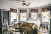 Hummingbird Inn Hotels in Easton