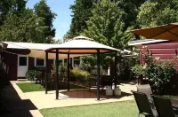 Elm Lodge Bright Hotels in Porepunkah