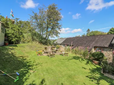 Preacher's Cottage Hotels near The Buck Inn