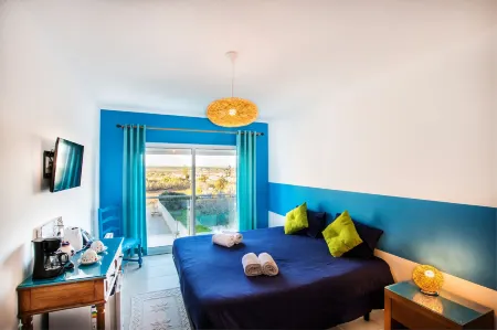 Tonel Apartamentos Turisticos Отели рядом с достопримечательностью «Praia da Cordoama»