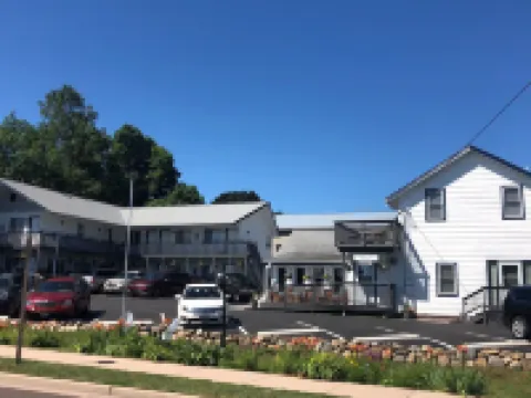 Harbor's Edge Motel Hotels in Bayfield