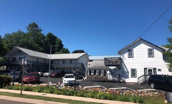 Harbor's Edge Motel