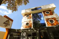 Agate Hotel Отели рядом с достопримечательностью «Торговый центр АнкаМалл»