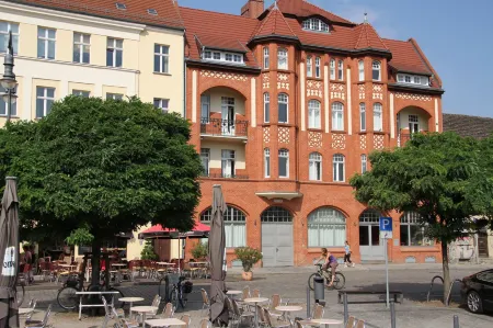 Hotel am Molkenmarkt Отели в г. Певезин