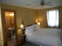 Emilyville Inn Hotels in Campbellford