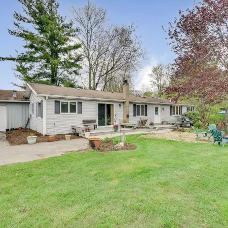 Fishing Pond & Spacious Yard: Quiet Home in Sodus! Hotels in Wayne County