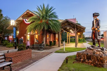 The Addison on Amelia Отели рядом с достопримечательностью «Amelia Island Lighthouse»