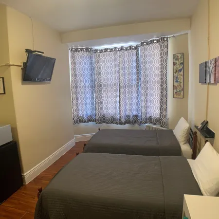 Orange Village Hostel Отели рядом с достопримечательностью «Станция метро Glen Park»