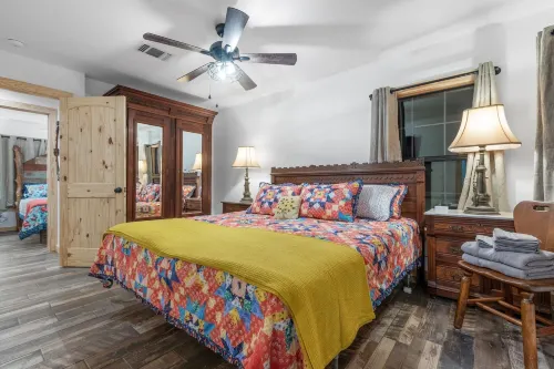 Guadalupe Bluff Bunk House 5 Bedroom Home by RedAwning - 3-Star