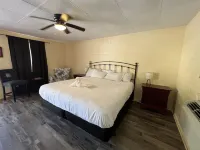 JI6, King Guest Room at the Joplin Inn at entrance to the resort by RedAwning Hotels in Montgomery County