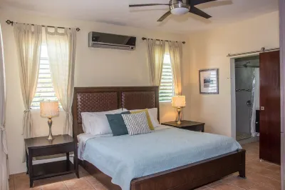 Family time, 5 minute walk from main walkway to restaurants and beach! Hotels near Bahía Bioluminiscente