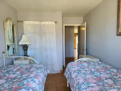 PRIVATE, COMFORTABLE & SPACIOUS! NEAR THE  MARINA, BEACHES & DOWNTOWN! CONDO 302