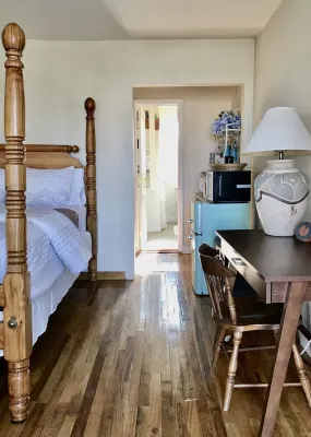 Cute North West Valley Studio