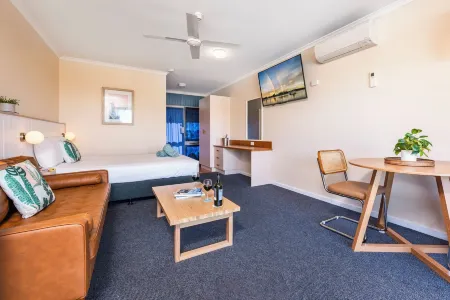 South Seas Motel Отели в г. Меримбула